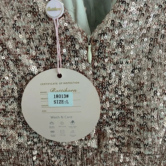 Beautiful dress - Picture 2 of 5